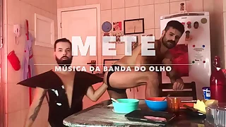 Mete - Fernando Brutto &eacute; penetrado pelo punho enquanto Andr&eacute; canta - COMPLETO NO RED